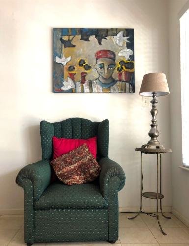 Broad shoulders - Golden sunflower on my shoulder