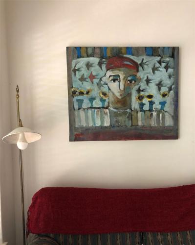 Broad shoulders - Red Swallow in room